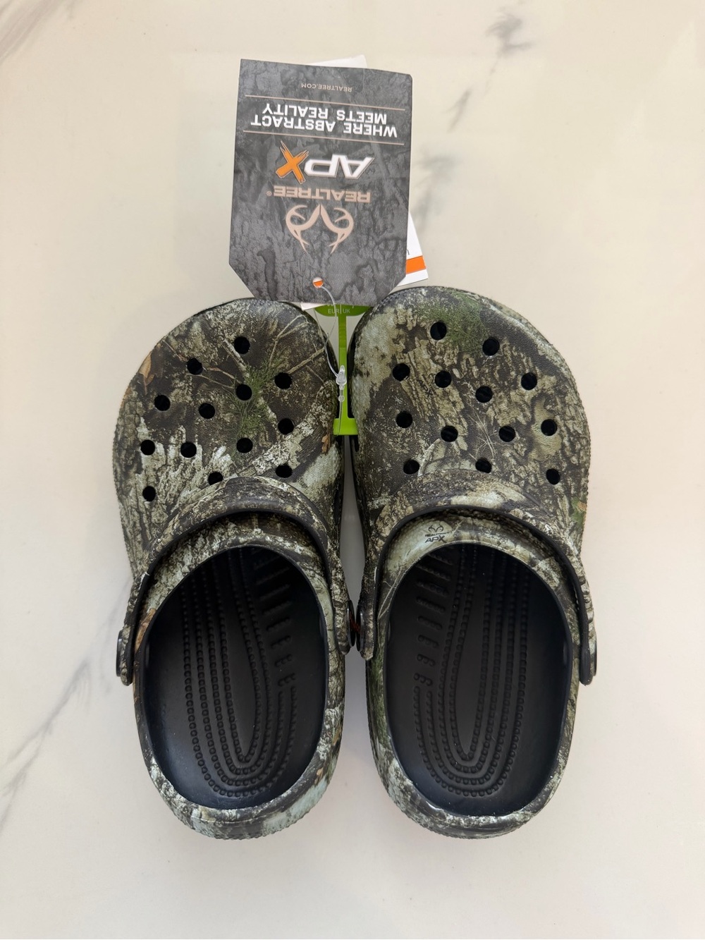 NWT Crocs Kids' Realtree APX Classic Clog Size J1